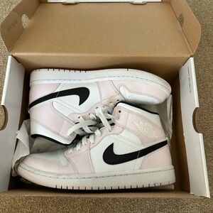 Women’s Air Jordan 1 Mid